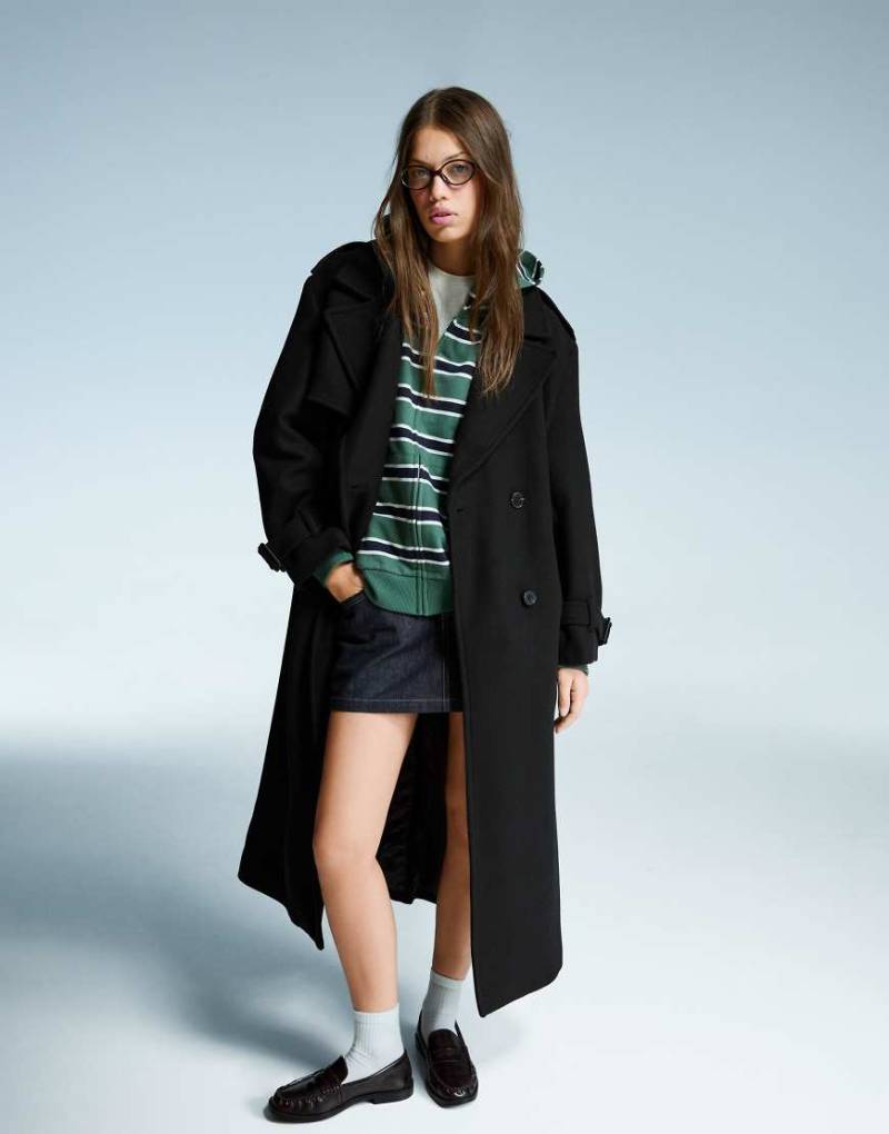 Bershka - Oversize-Trenchcoat in Schwarz mit Filzstruktur von Bershka