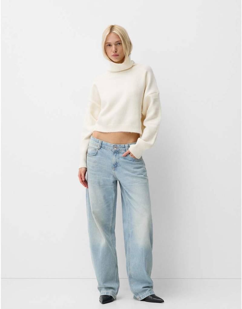 Bershka Petite - Ballonjeans in mittlerer Waschung-Blau von Bershka