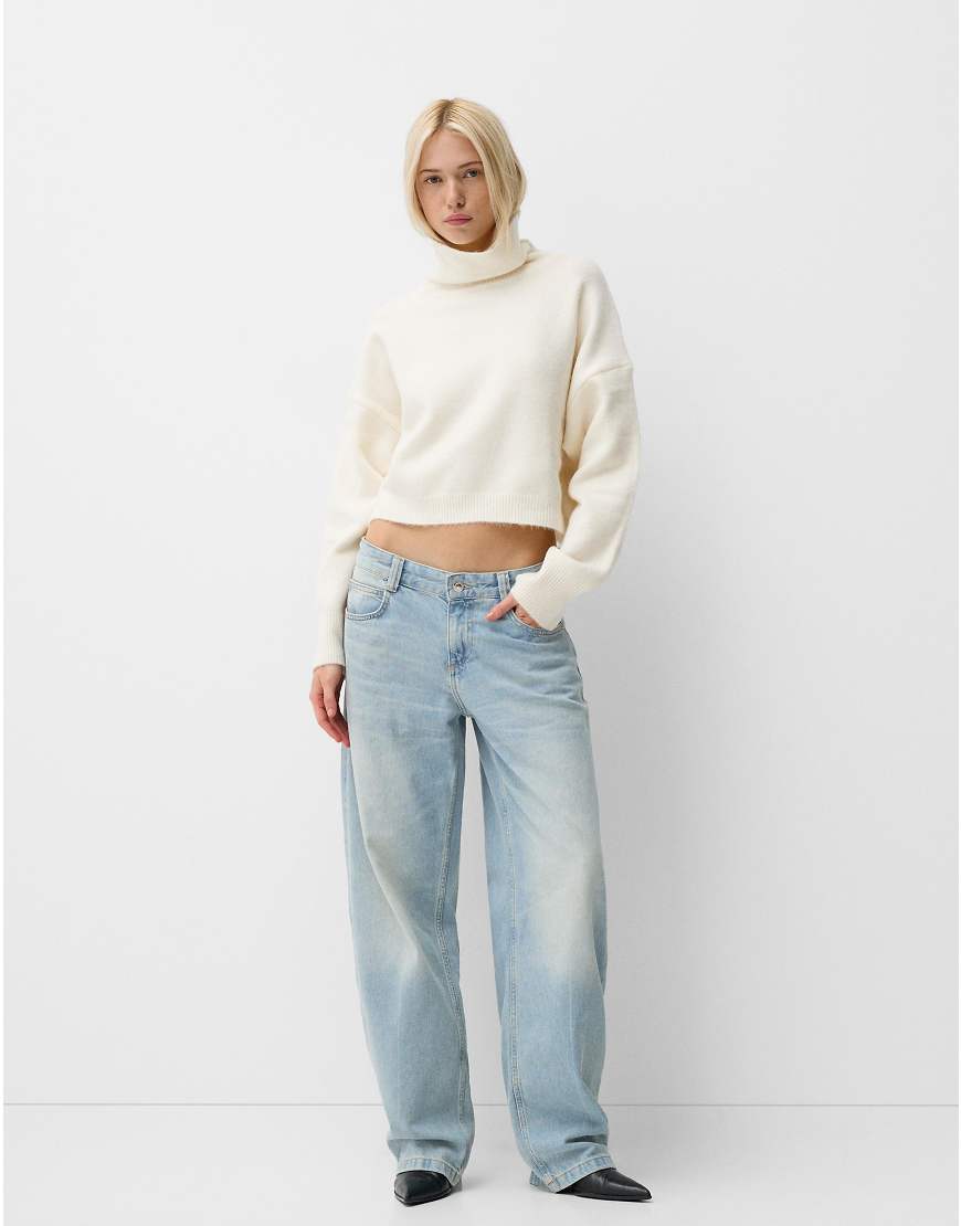 Bershka Petite - Ballonjeans in mittlerer Waschung-Blau von Bershka