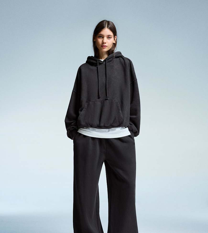 Bershka Petite - Flauschige Jogginghose in Grau mit Stoppern-Neutral von Bershka