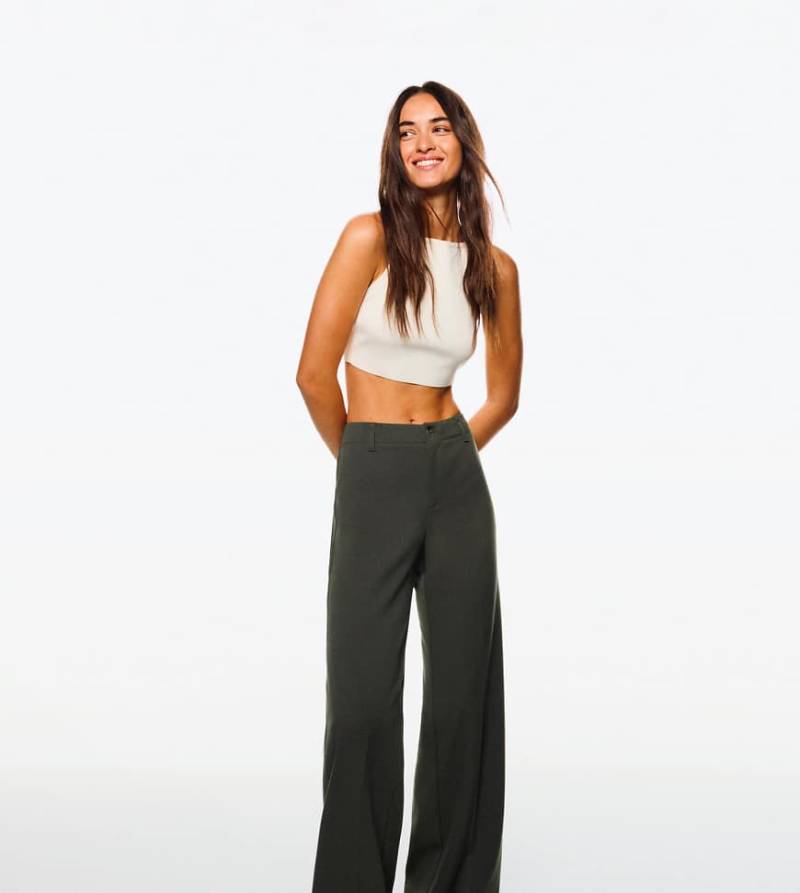 Bershka Petite - Hose in Khaki mit weitem Bein-Grün von Bershka