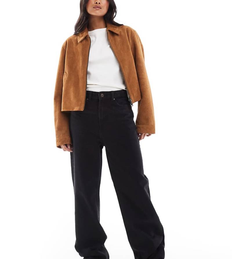 Bershka Petite - Mom-Jeans in Schwarz mit weitem Schnitt von Bershka