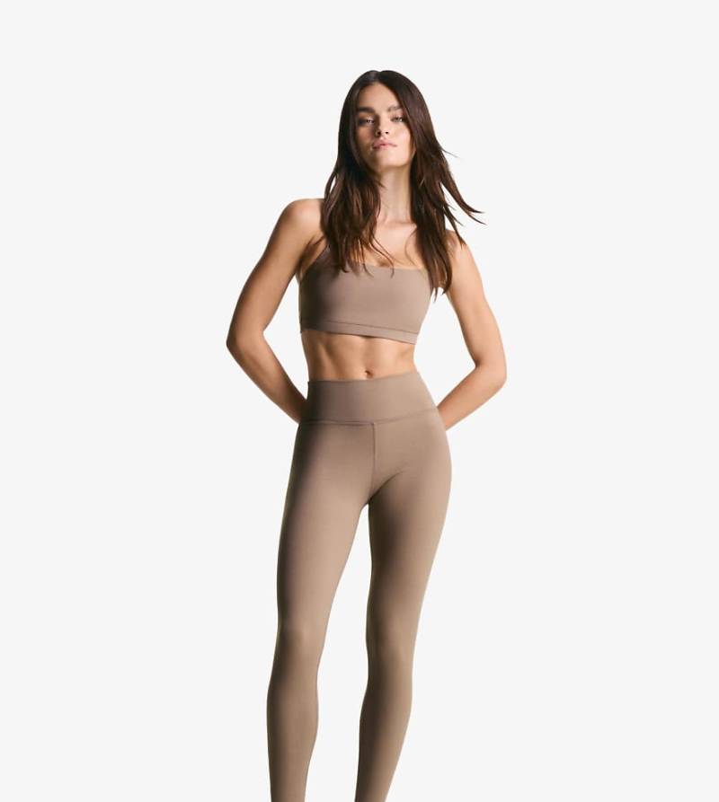 Bershka Petite - Schnell trocknende und atmungsaktive Leggings in Camel-Neutral von Bershka