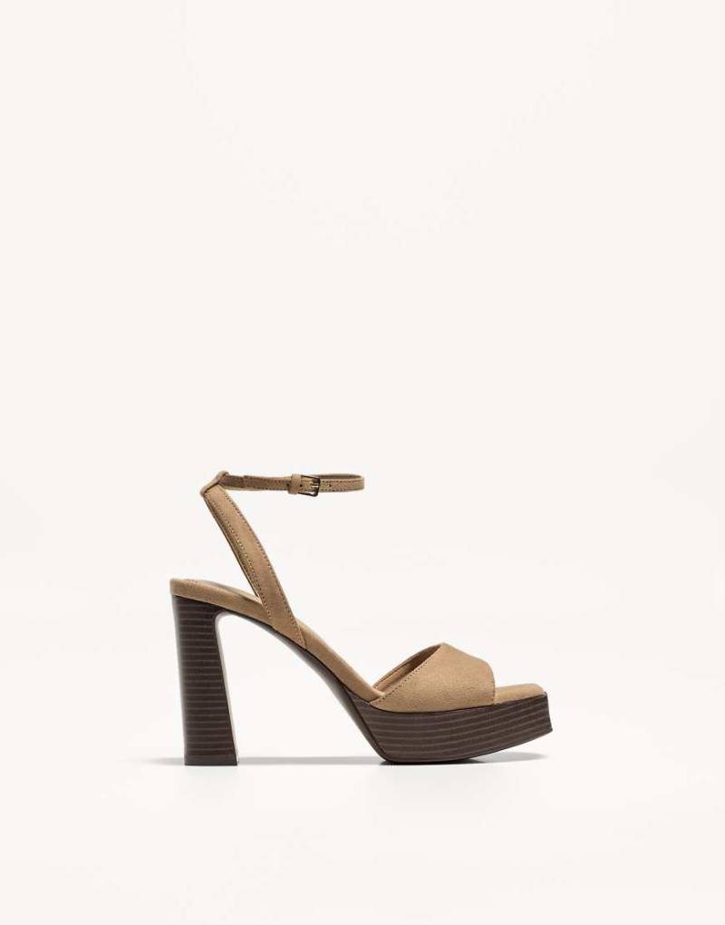 Bershka - Plateau-Sandalen in Beige mit hohem Absatz-Neutral von Bershka
