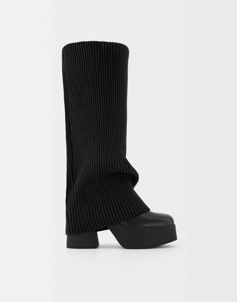 Bershka - Plateaustiefel in Schwarz mit hohem Absatz und eng anliegendem Schaft von Bershka