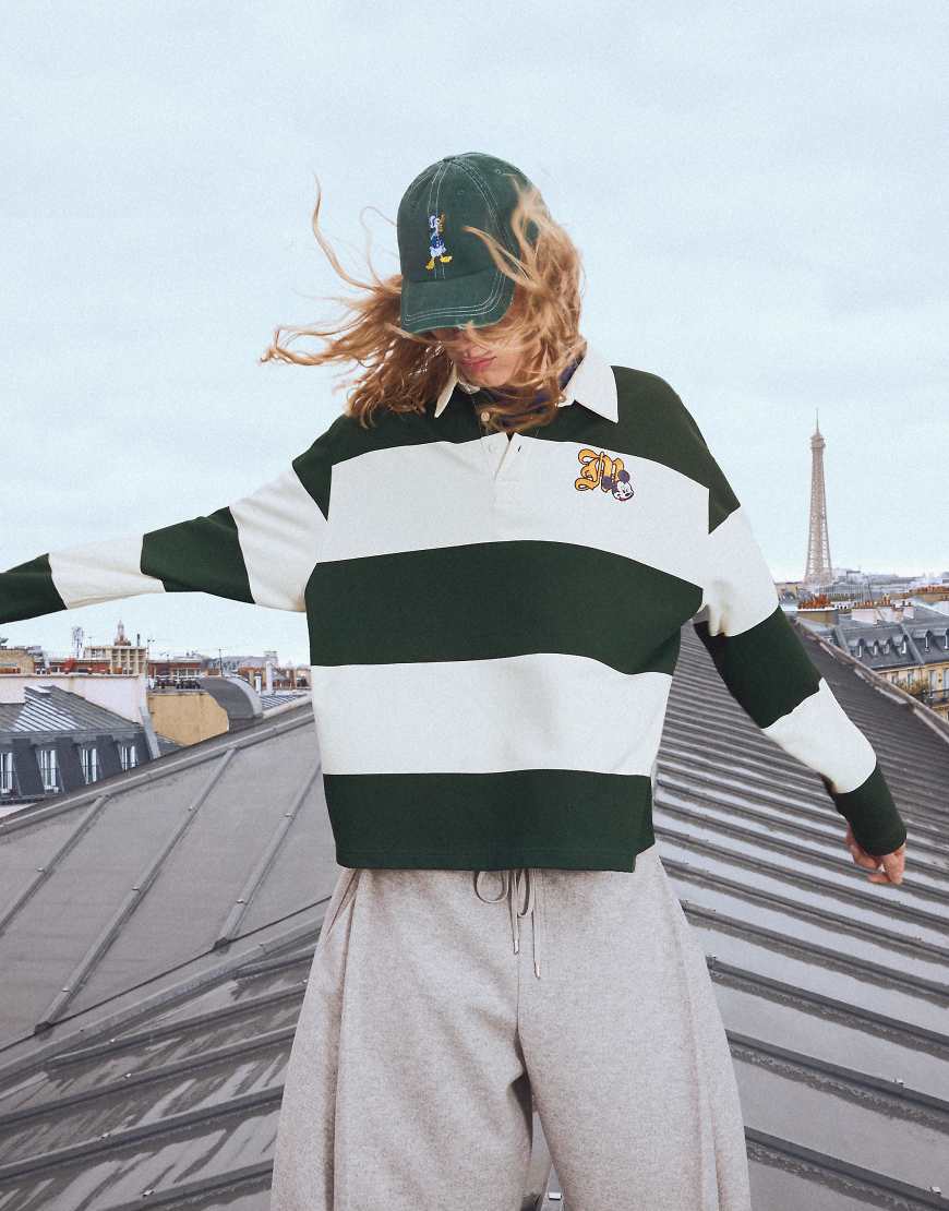 Bershka - Polohemd aus Fleece in Grün mit Micky Maus Design von Bershka