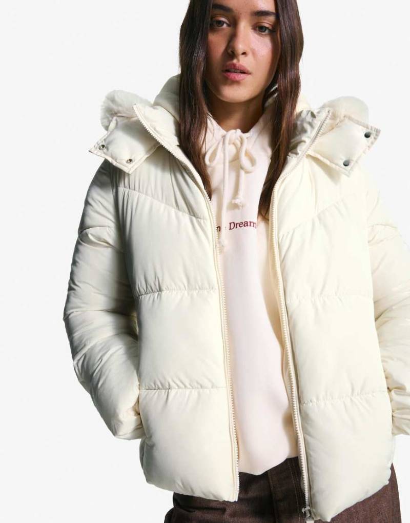 Bershka - Pufferjacke in Beige mit Kapuze mit Kunstpelzbesatz-Neutral von Bershka