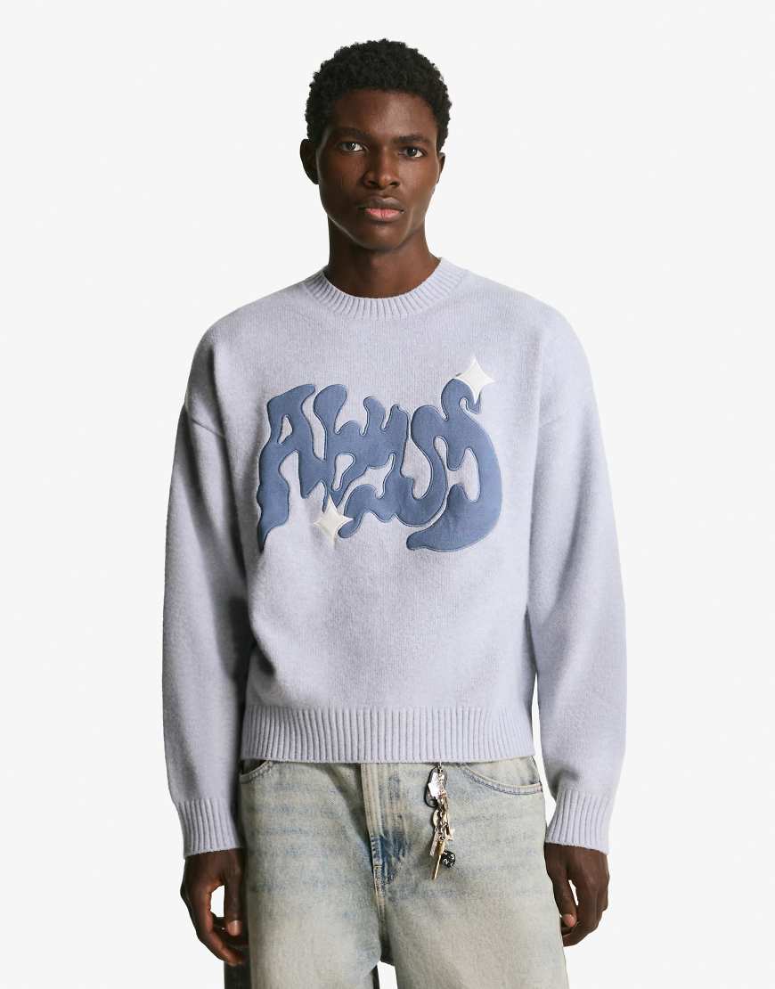 Bershka - Pullover in Blau mit Graffiti-Aufnäher von Bershka