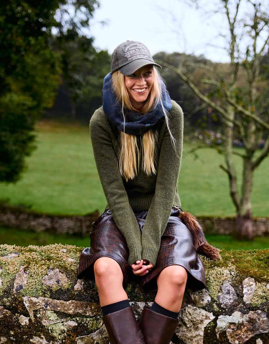 Bershka - Pullover in Grün mit Rundhalsausschnitt von Bershka