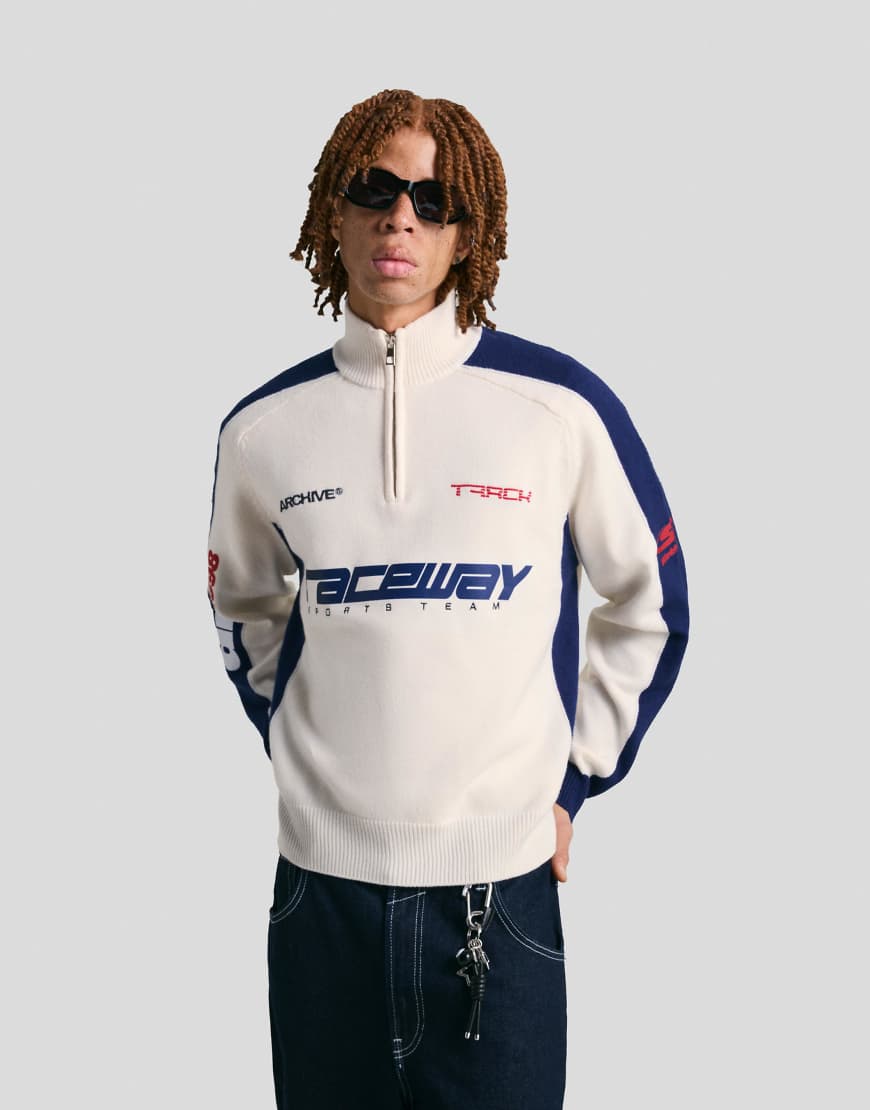 Bershka - Pullover in Weiß mit Print und kurzem Reißverschluss von Bershka