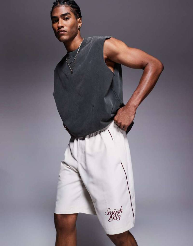 Bershka - Retro-Sport-Shorts in Steinbeige-Neutral von Bershka