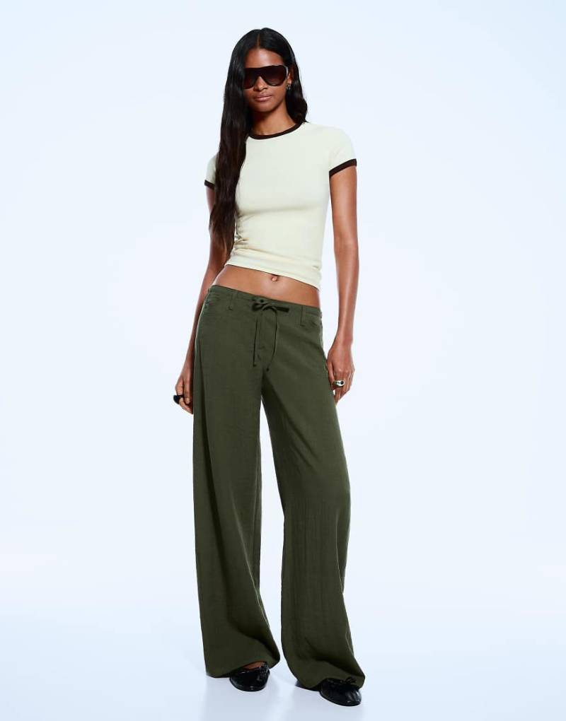 Bershka - Rustic - Hose in Grün mit weitem Bein von Bershka