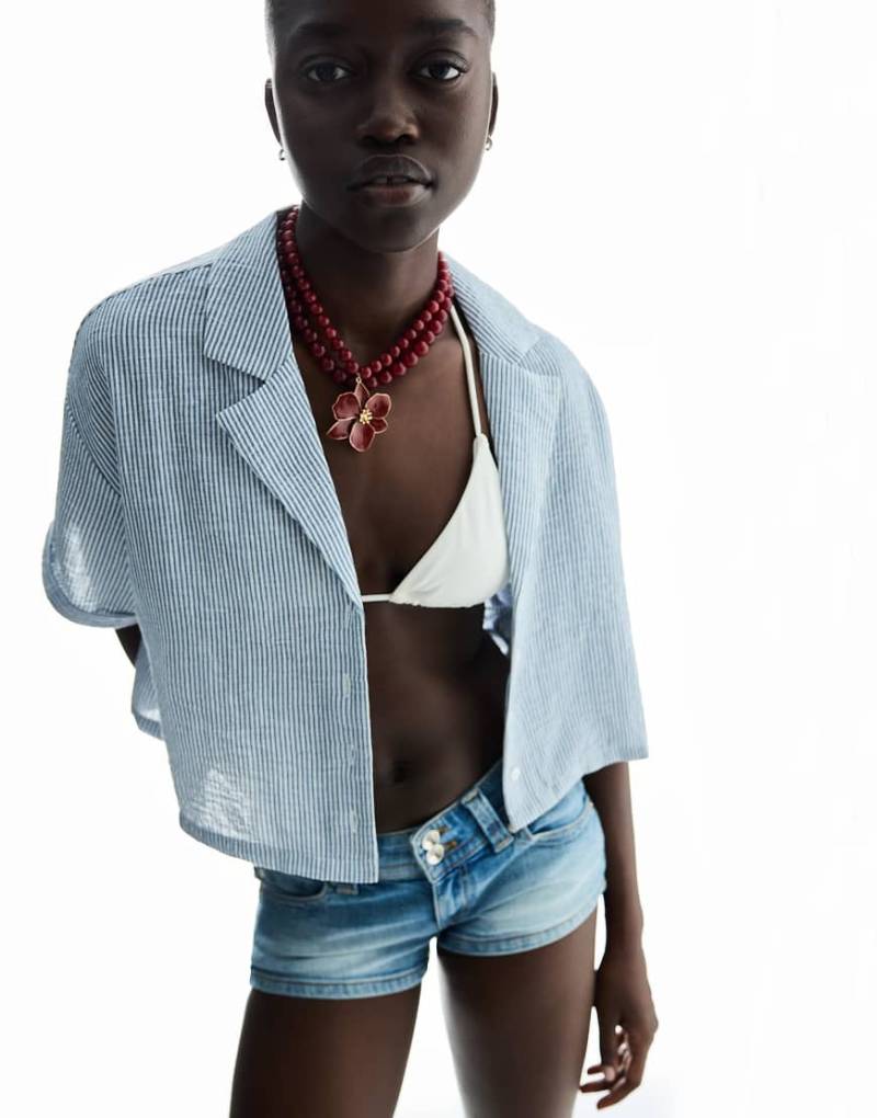 Bershka - Rustikale, kurzärmlige Hemdbluse in strukturiertem Blau-Marineblau von Bershka