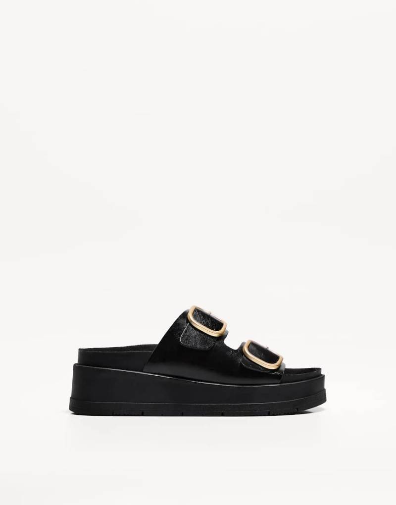Bershka - Sandalen in Schwarz mit Plateausohle und Schnallen von Bershka