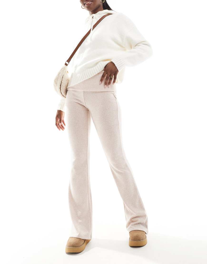 Bershka - Schlaghose in Rosa mit weicher Haptik und Umschlagbund von Bershka