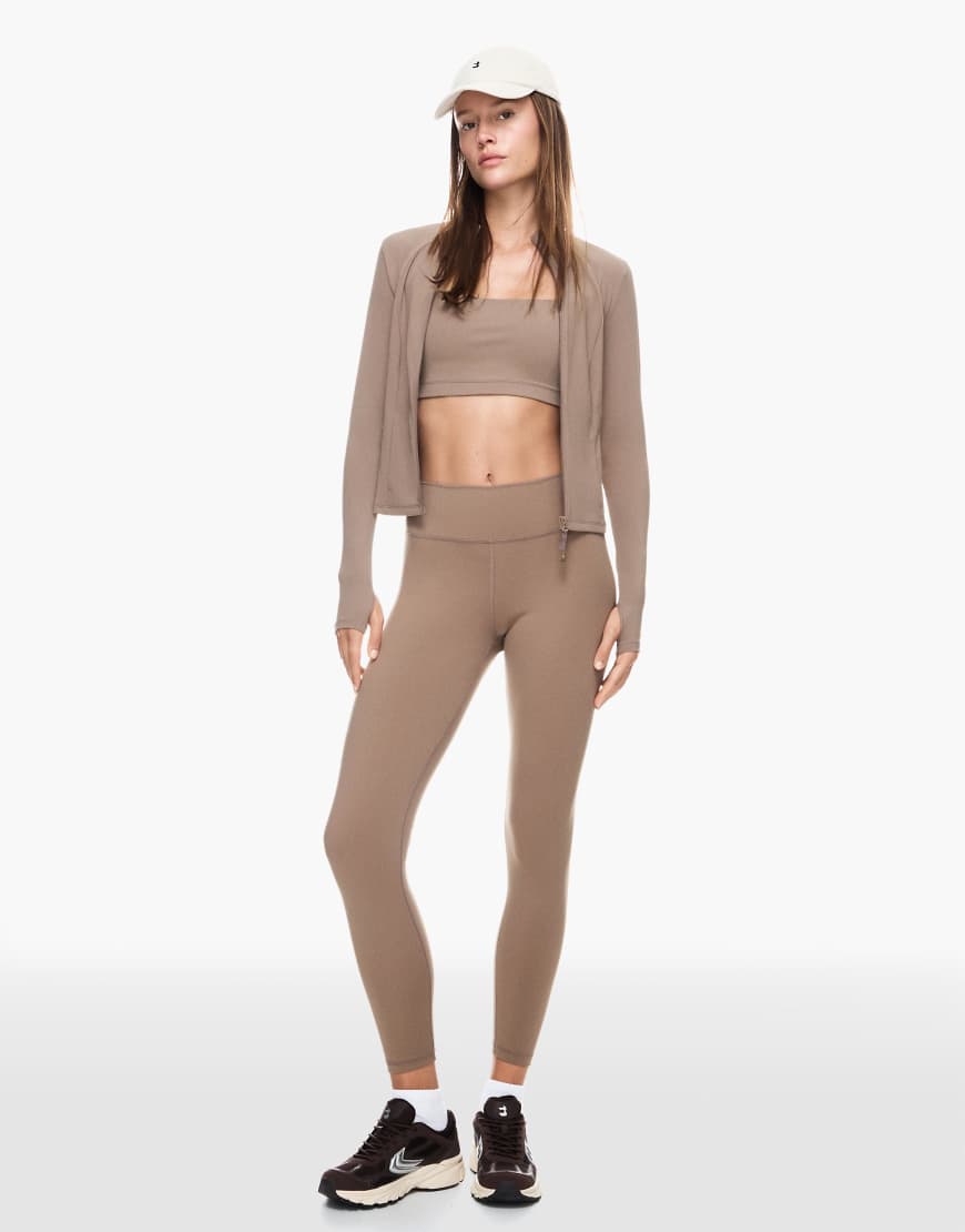 Bershka - Schnell trocknende und atmungsaktive Leggings in Kamelbraun-Neutral von Bershka