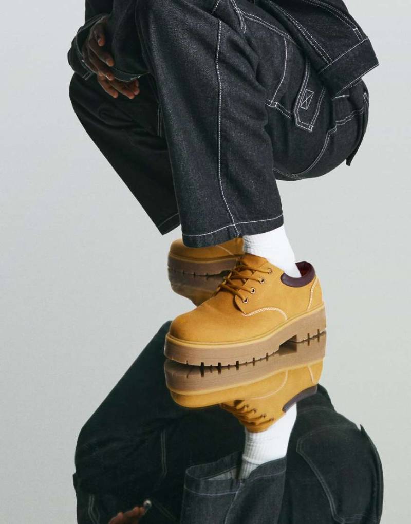 Bershka - Schuhe in Gelb mit gestepptem Detail-Braun von Bershka