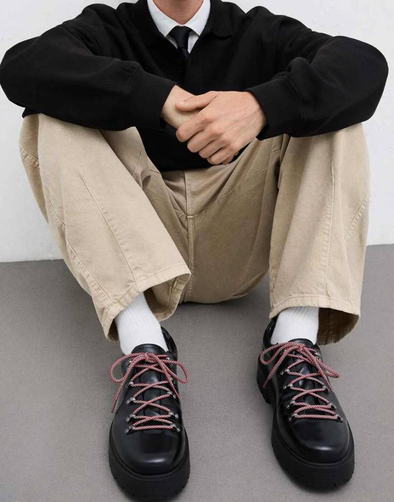 Bershka - Schuhe in Schwarz mit Metalldetails von Bershka