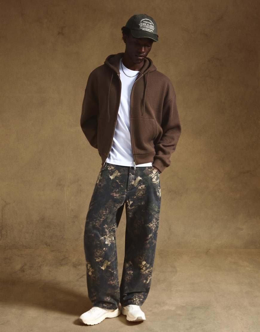 Bershka - Sehr weite Hose in Khaki mit Print-Grün Bershka - Sehr weite Hose in Khaki mit Print-Grün von Bershka