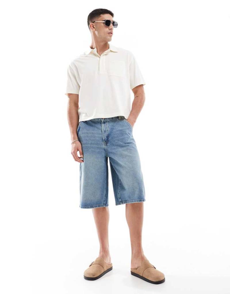 Bershka - Skater-Bermuda-Shorts in Blau aus Denim Bershka - Skater-Bermuda-Shorts in Blau aus Denim von Bershka