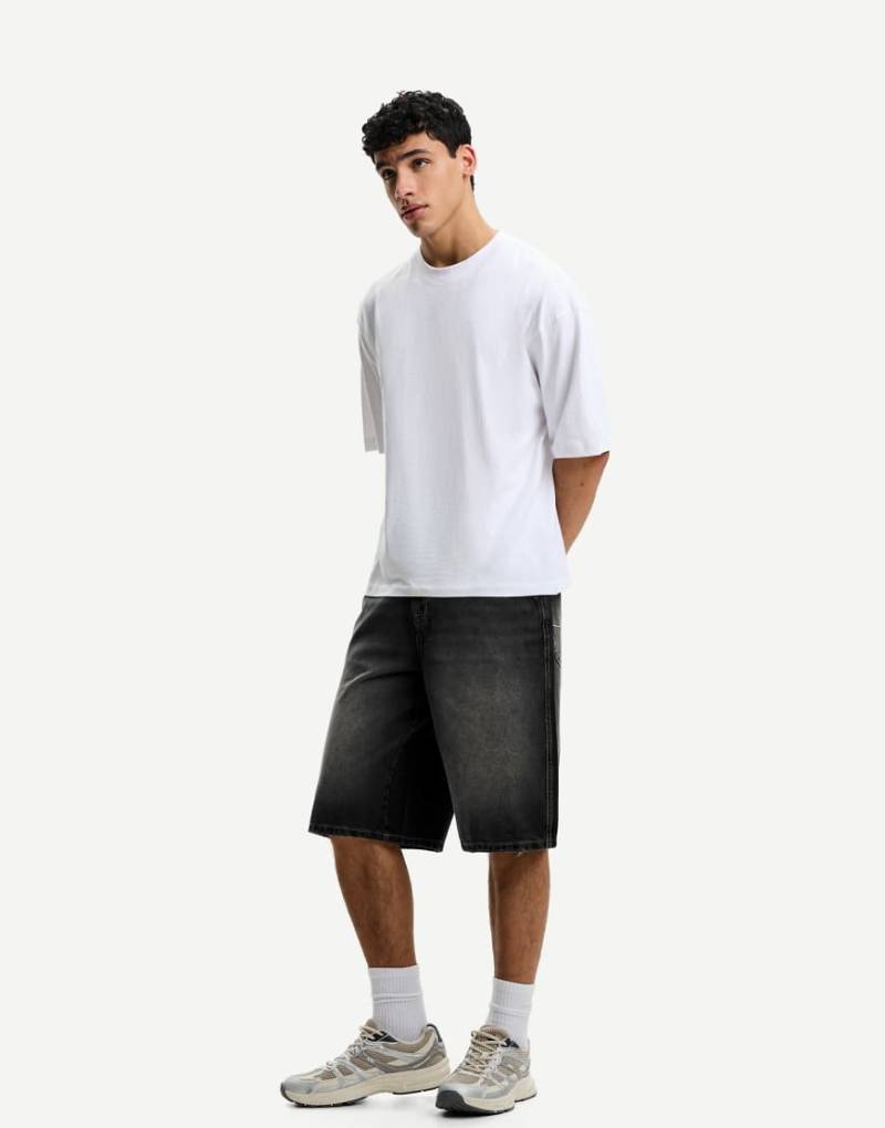 Bershka - Skater-Bermuda-Shorts in Schwarz aus Denim Bershka - Skater-Bermuda-Shorts in Schwarz aus Denim von Bershka