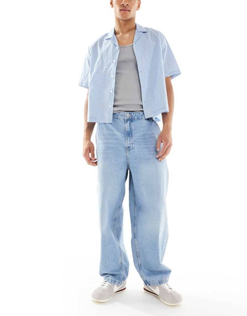 Bershka - Skater-Jeans in authentischem Blau von Bershka