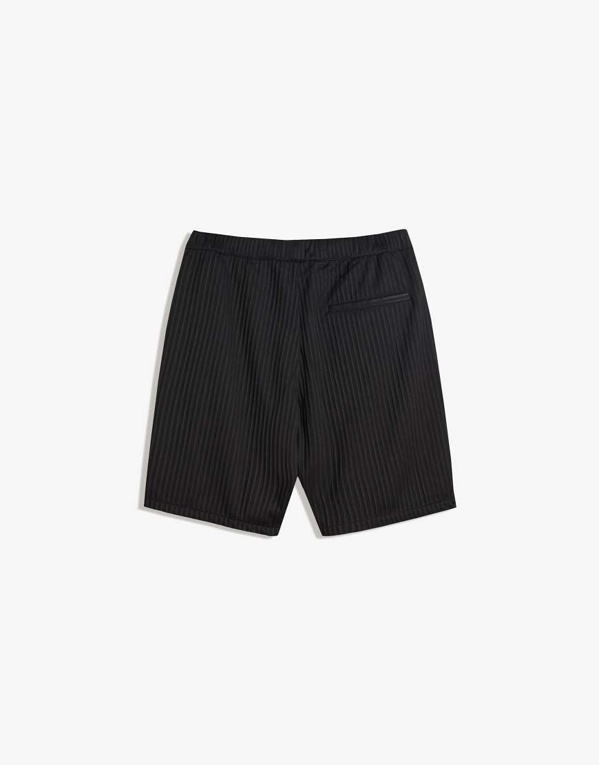 Bershka - Skater-Shorts in Schwarz mit Falten Bershka - Skater-Shorts in Schwarz mit Falten von Bershka