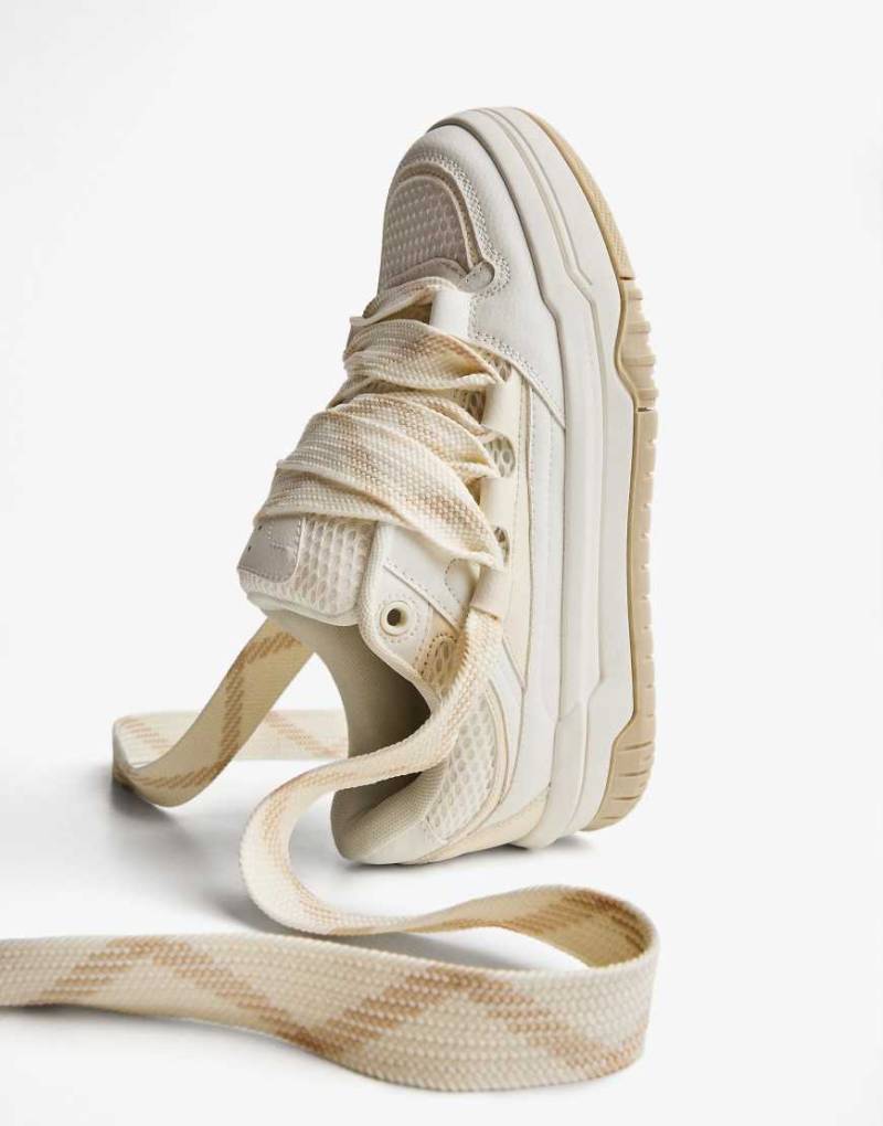Bershka - Skater-Sneaker in Braun mit dicker Sohle Bershka - Skater-Sneaker in Braun mit dicker Sohle von Bershka