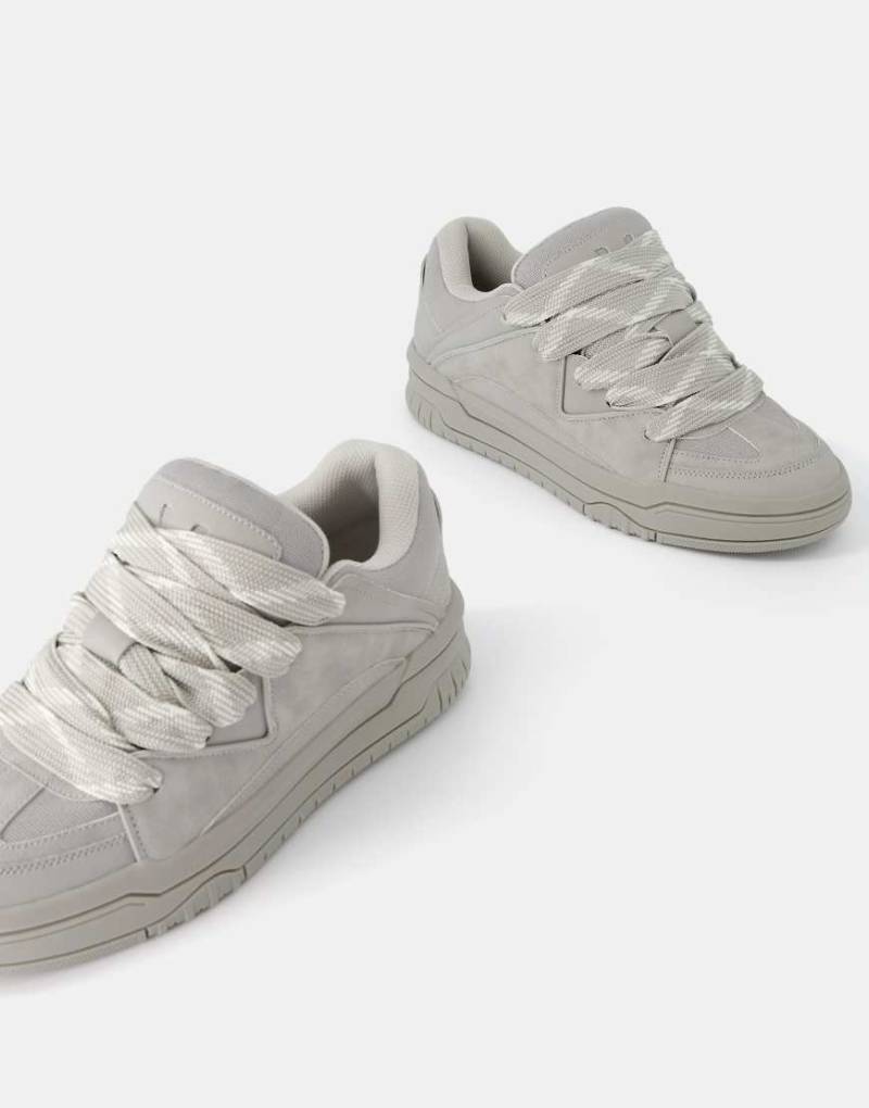 Bershka - Skater-Sneaker in Grau mit dicker Sohle von Bershka