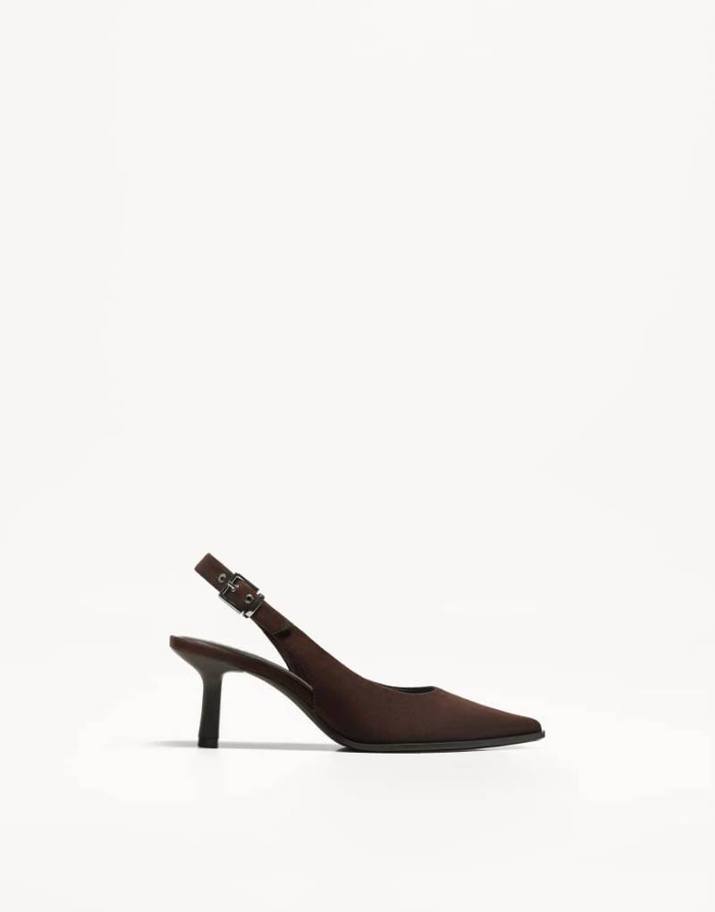 Bershka - Slingback-Schuhe in Braun mit Kitten-Absatz von Bershka