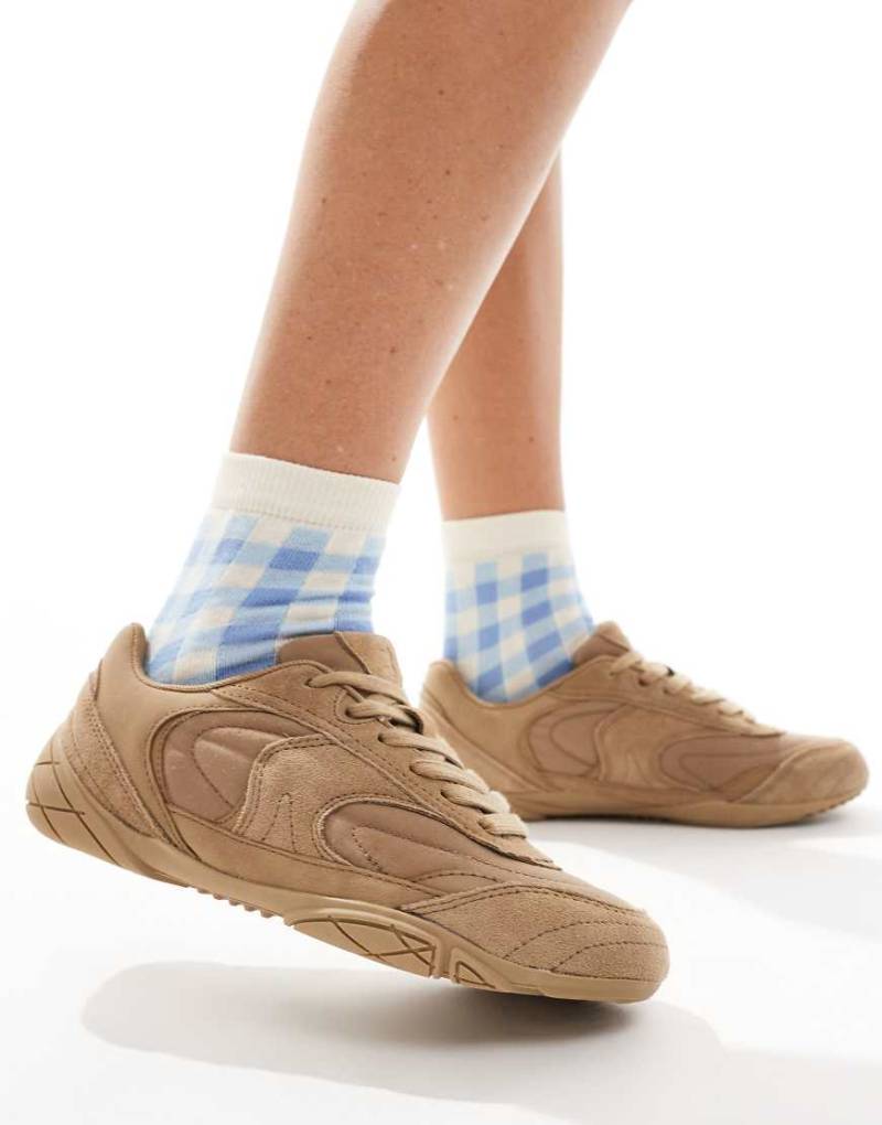 Bershka - Sneaker in Sand aus Wildlederimitat-Neutral von Bershka