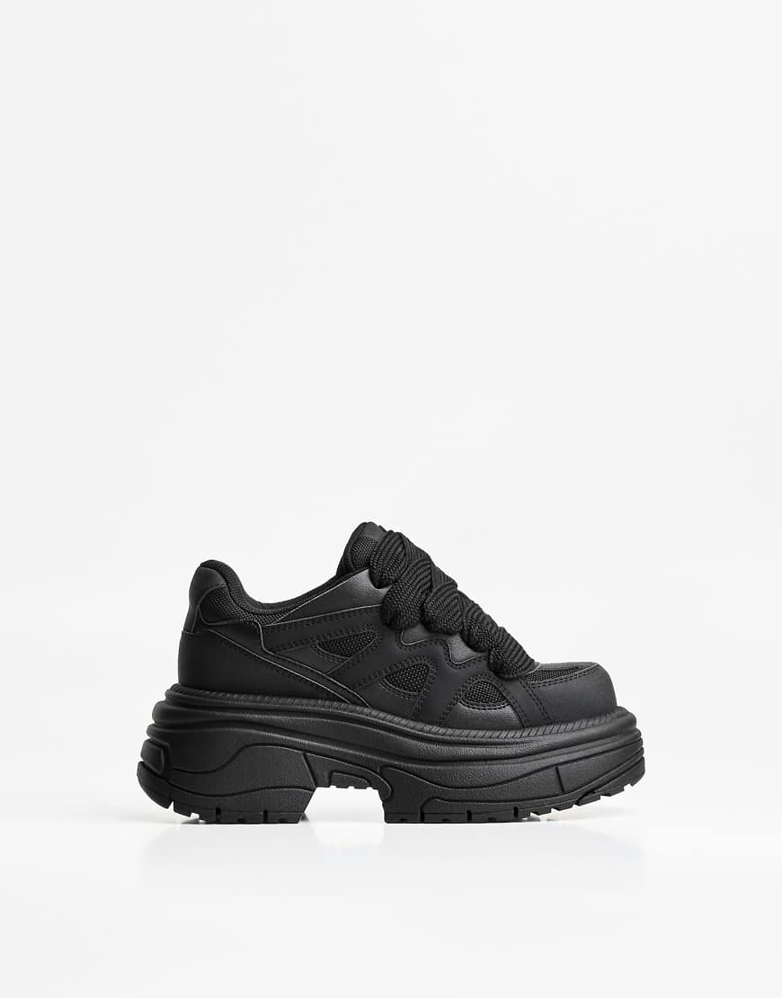 Bershka - Sneaker in Schwarz mit XL-Plateausohle von Bershka