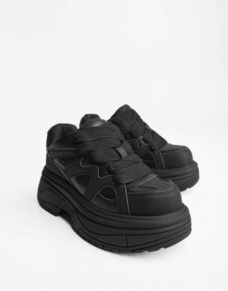 Bershka - Sneaker in Schwarz mit dicker Sohle von Bershka