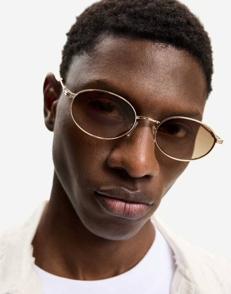 Bershka - Sonnenbrille in Metallic-Beige-Neutral von Bershka