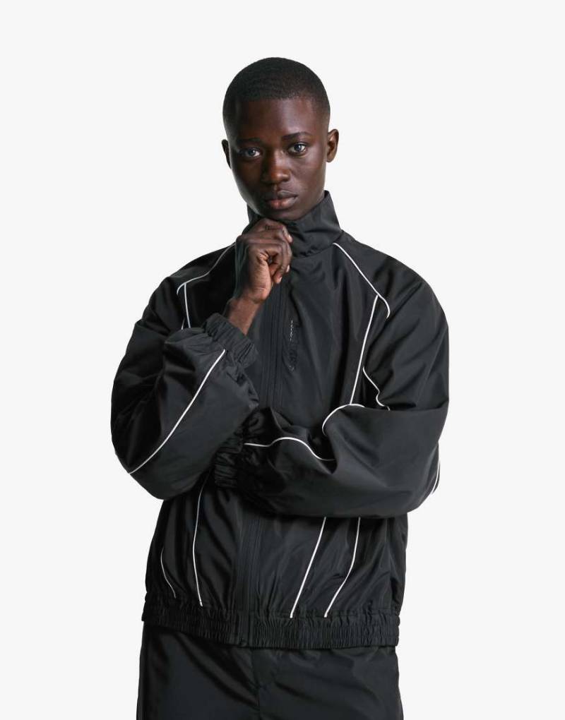 Bershka - Sportjacke aus Funktionsgewebe in Schwarz von Bershka