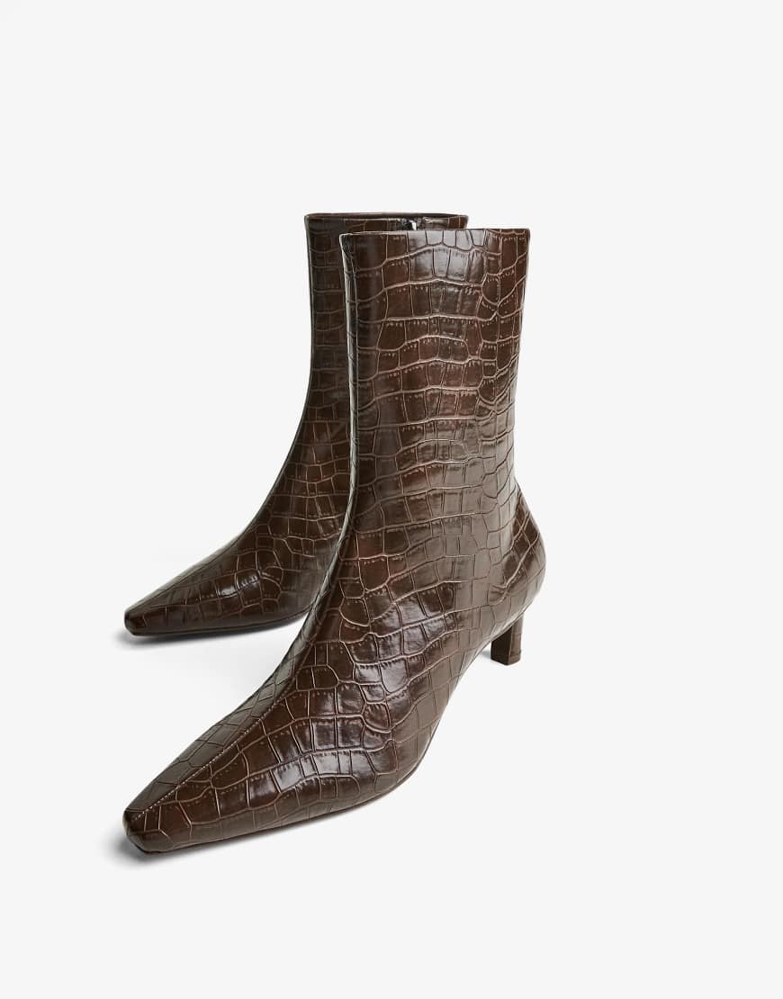 Bershka - Stiefeletten in Braun mit spitzer Zehenpartie und hohem Absatz-Brown von Bershka