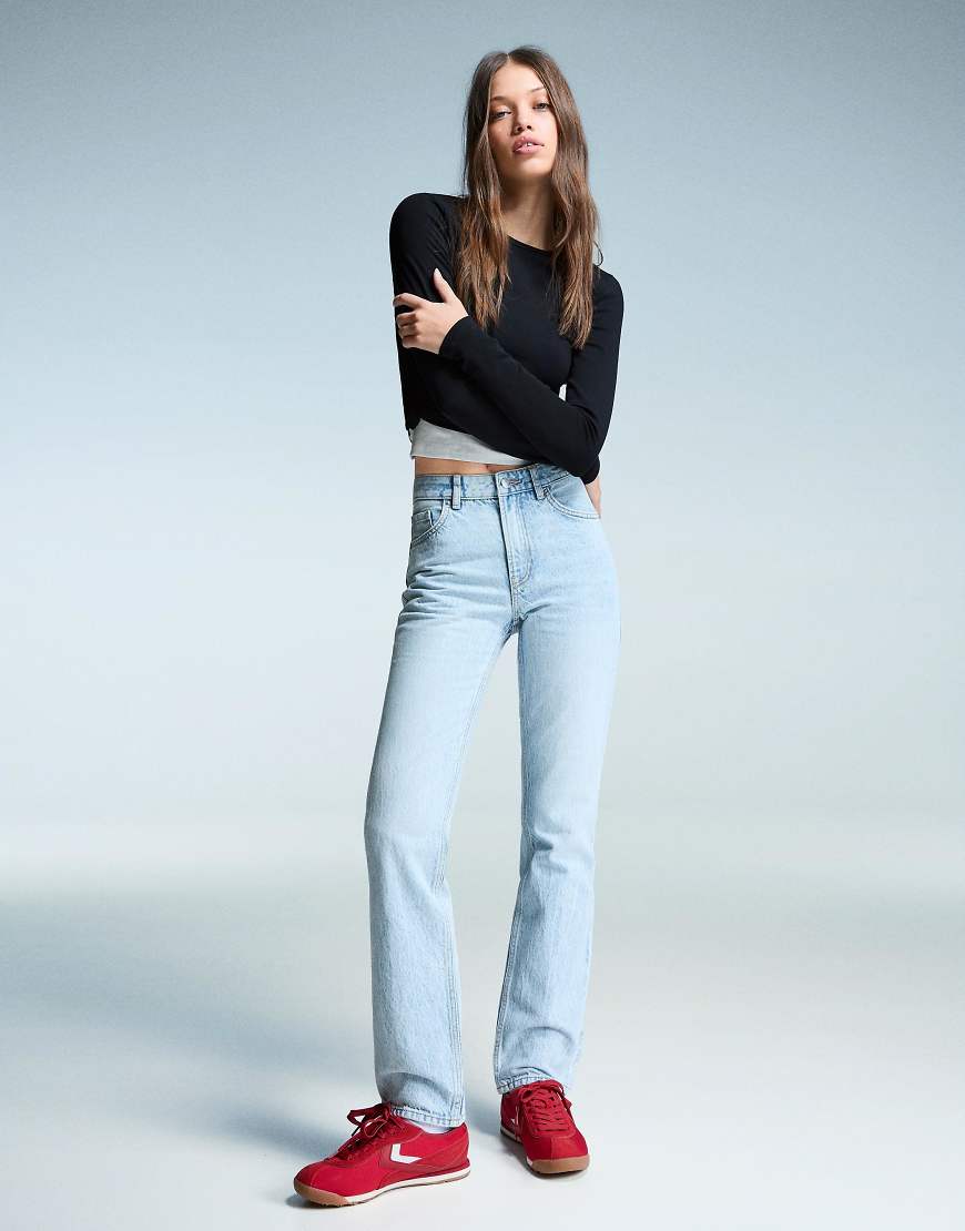 Bershka - Straight-Fit-Jeans in Hellblau von Bershka