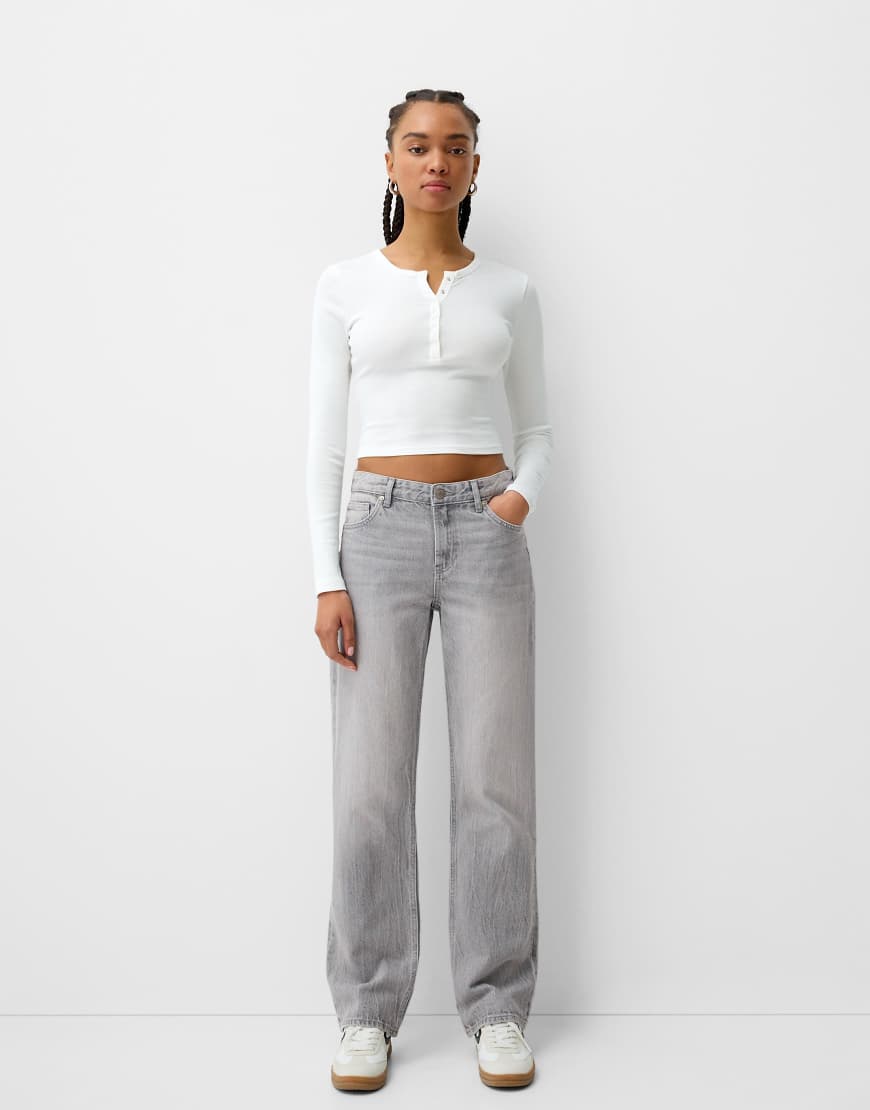 Bershka - Straight-Fit-Jeans in Hellgrau von Bershka