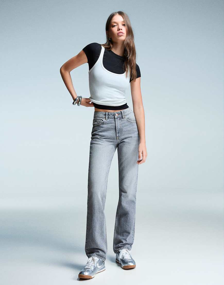 Bershka - Straight-Fit-Jeans in Hellgrau von Bershka
