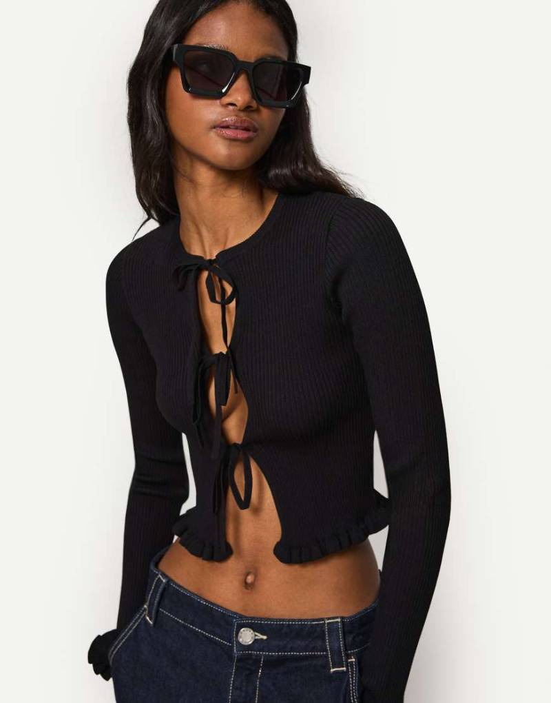 Bershka - Strickjacken in Schwarz mit Bindebändern und Rüschen von Bershka