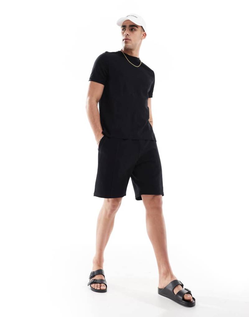 Bershka - Strukturierte Bermudashorts in Schwarz von Bershka