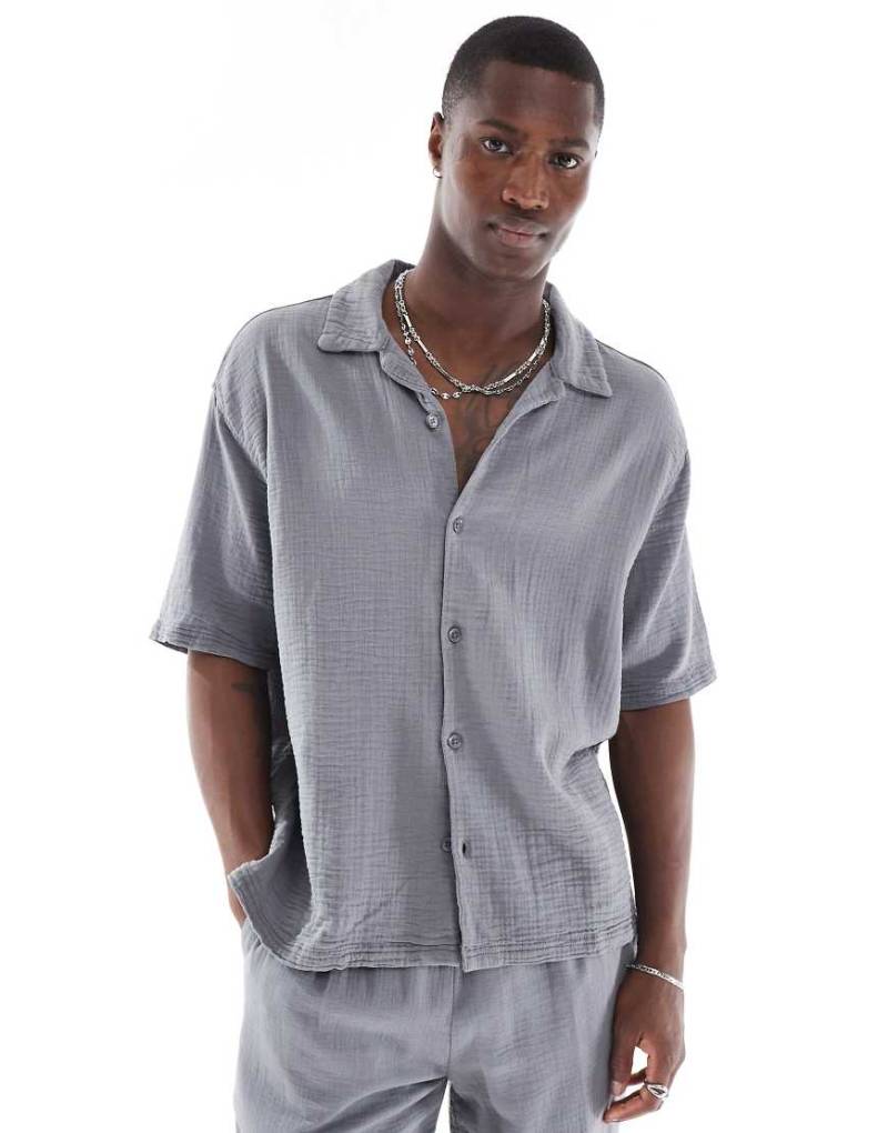 Bershka - Strukturiertes Hemd in Grau mit Reverskragen, Kombiteil von Bershka