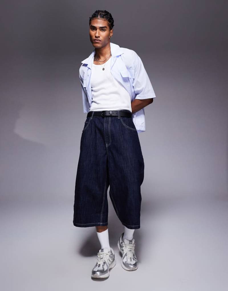 Bershka - Superweite Bermuda-Jeans-Jorts in Blau-Marineblau von Bershka