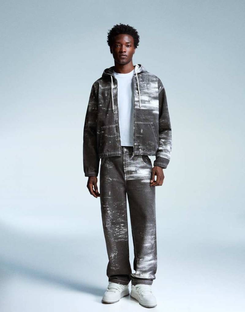 Bershka - Superweite Jeans in gemustertem Schwarz von Bershka