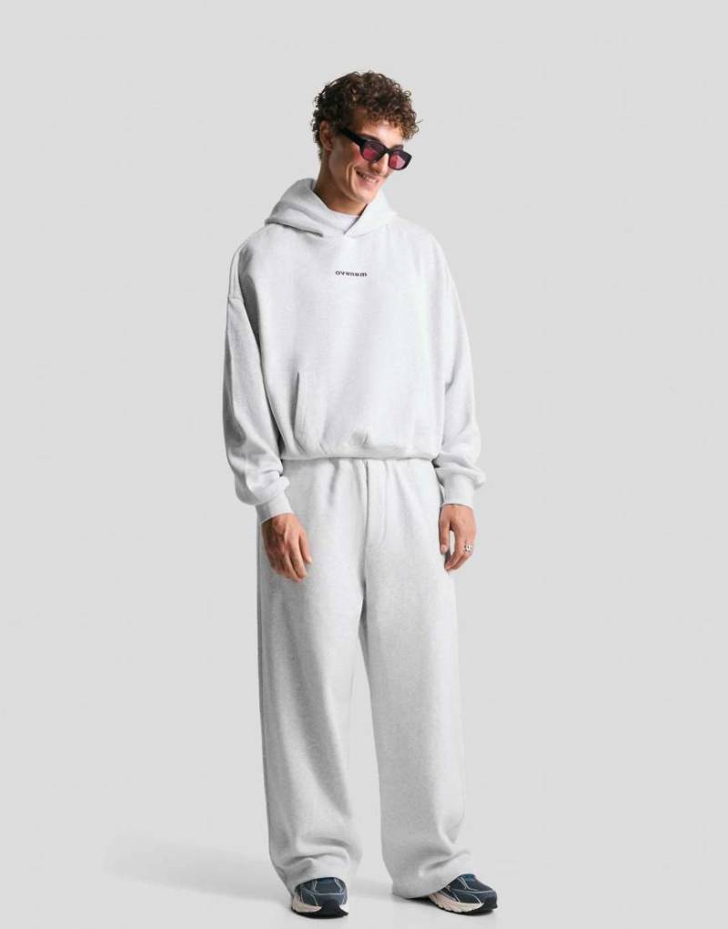 Bershka - Superweite Jogginghose in Hellgrau von Bershka