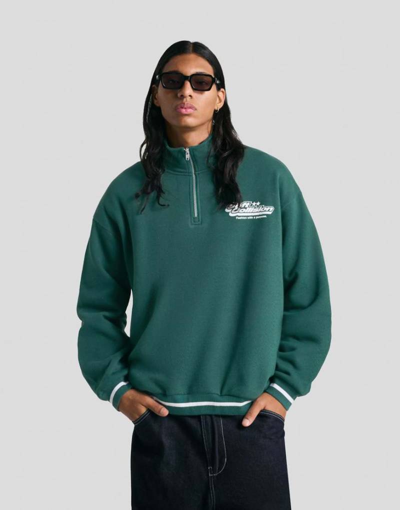 Bershka - Sweatshirt in Grün mit Print und kurzem Reißverschluss von Bershka