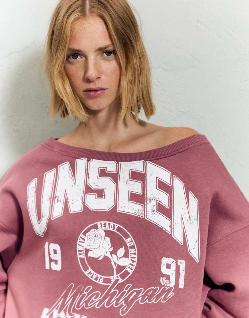 Bershka - Sweatshirt in Rosa mit U-Boot-Ausschnitt und Print von Bershka