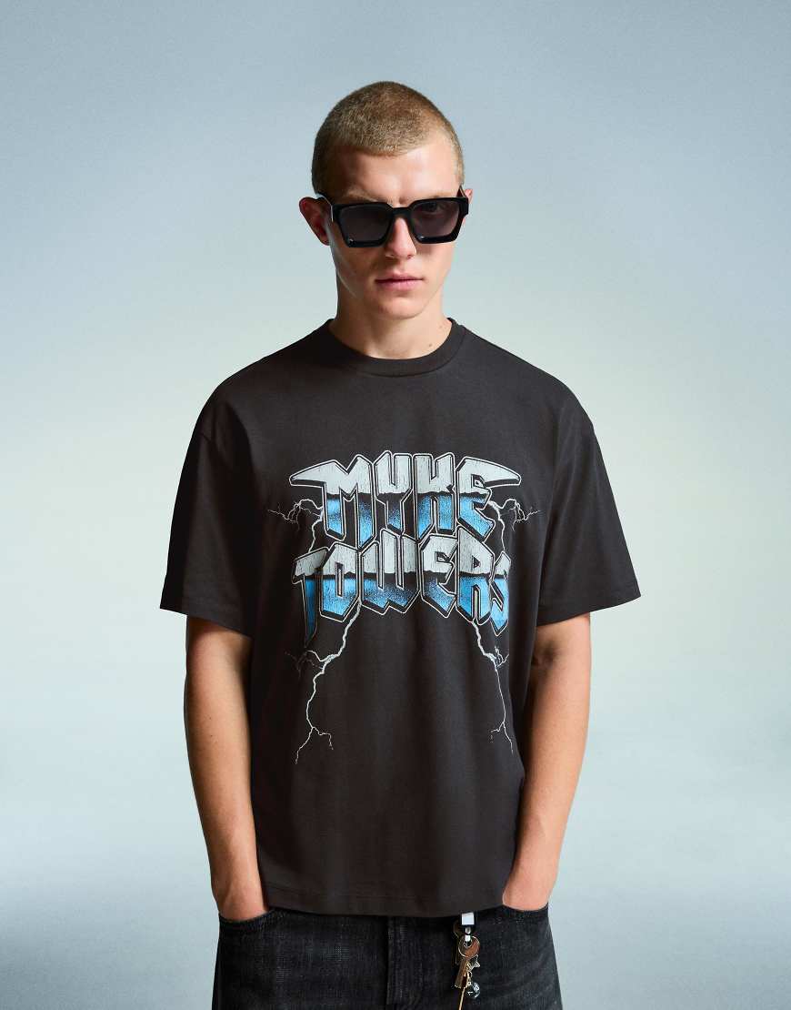Bershka - T-Shirt in Grau mit „Mike Towers"-Print von Bershka
