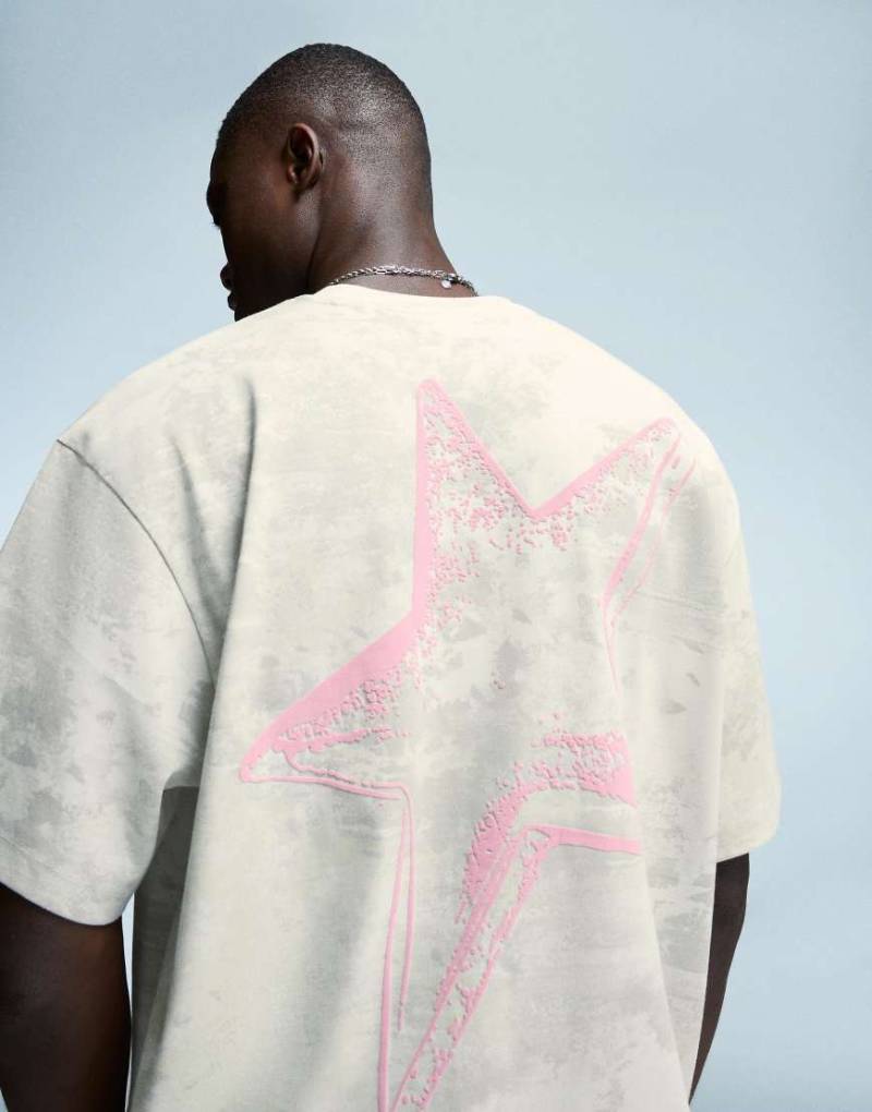 Bershka - T-Shirt in Kamelbraun mit Print-Neutral Bershka - T-Shirt in Kamelbraun mit Print-Neutral von Bershka