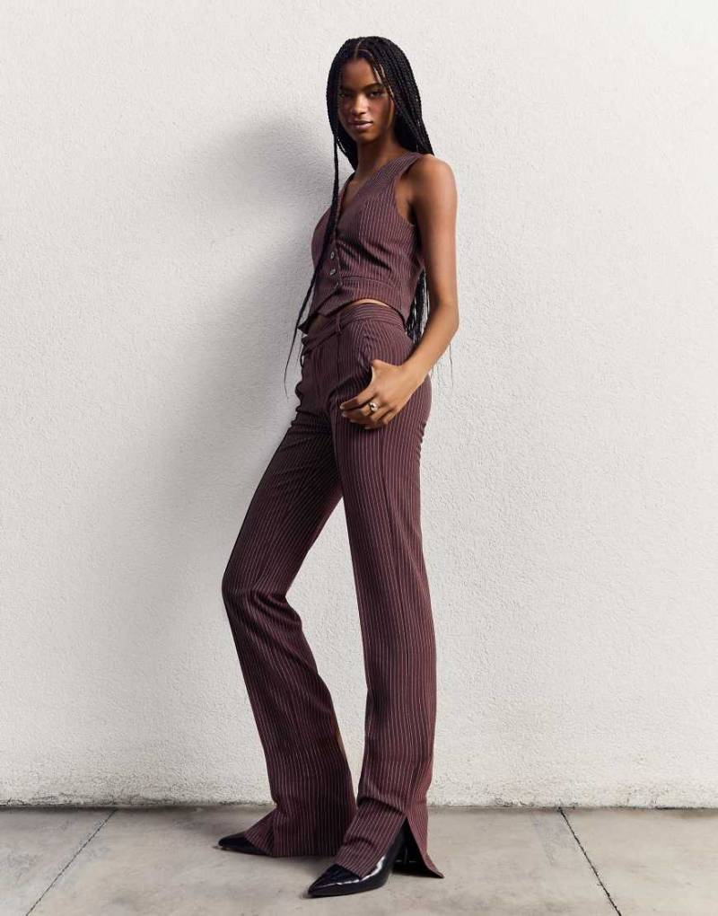 Bershka - Taillierte Weste in Burgunderrot von Bershka